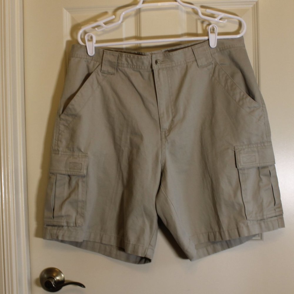 Men's Columbia Cargo Shorts Tan size 36